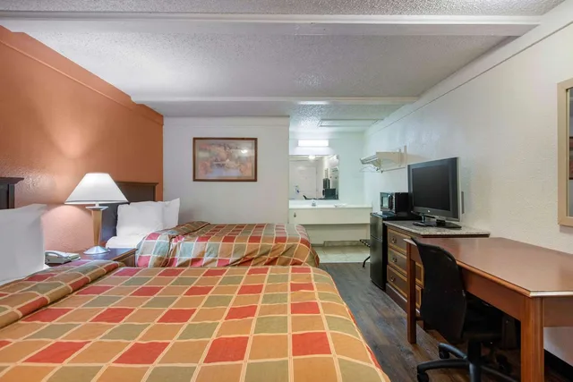 غرفة بسريرين مزدوجين، Rodeway Inn Auburn Hills - Detroit 4/4