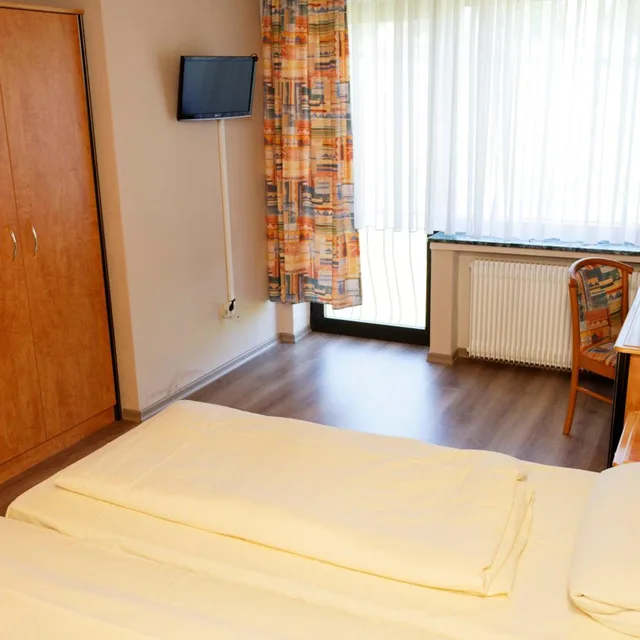 غرفة بسرير مزدوج بحمام خاص، Hotel Restaurant Rodizio Paderborn 6/10