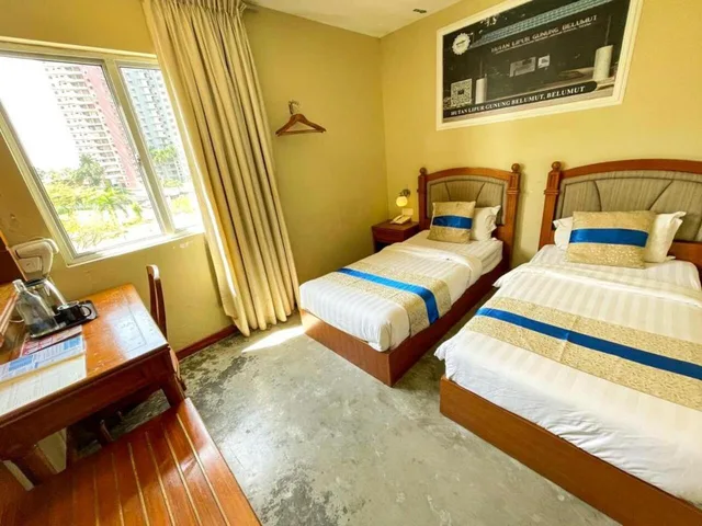 غرفة قياسية بسريرين منفصلين، Oyo 517 Aladdin Hotel 1/5