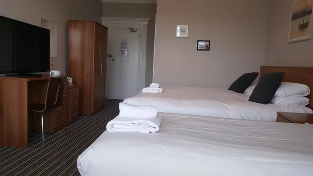 غرفة عائلية، The York Hotel 4/10