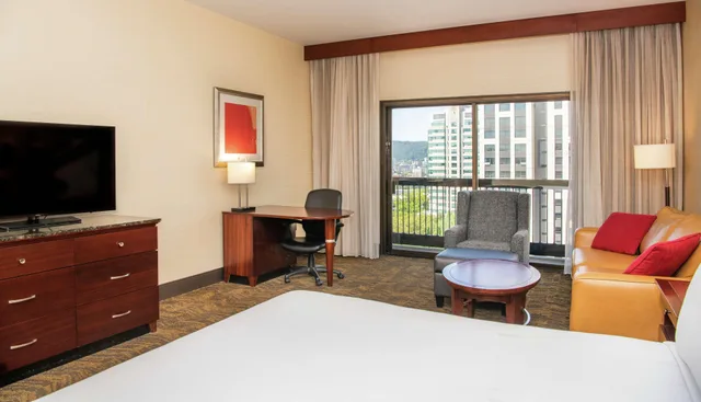 Room, King Bed, Balcony, Large, Doubletree By Hilton Hotel Portland 4/6