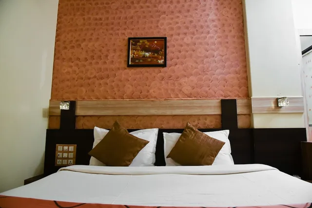 غرفة ديلوكس بسرير مزدوج بغرفة نوم واحدة، Hotel Tulsi 4/6