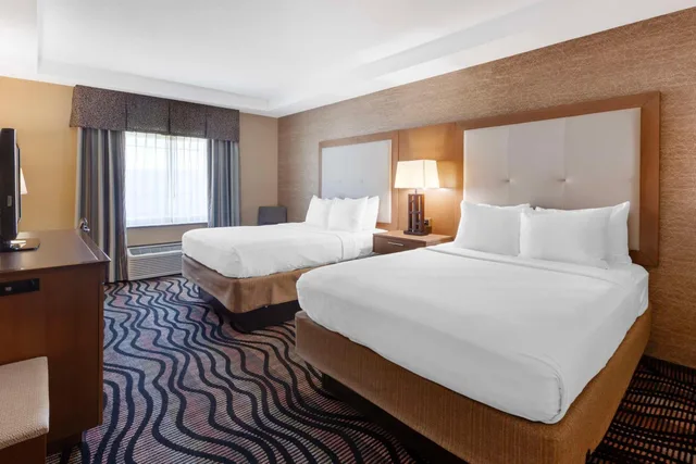 جناح بسرير كينج، Best Western Summit Inn 3/9