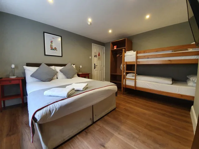 Quad Room External Private Bathroom, Ebury House Hotel 1/4