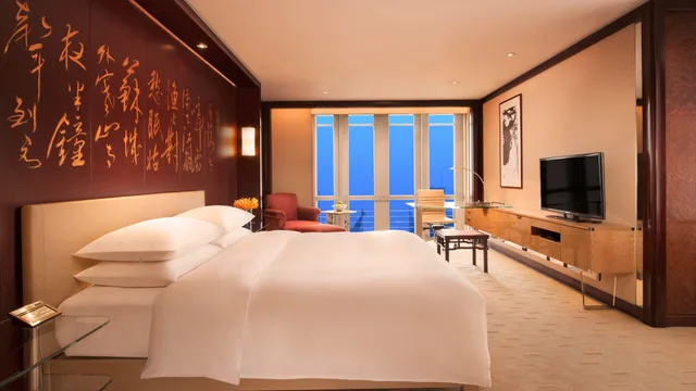 غرفة غراند بسرير كوين بإطلالة على النهر، GRAND HYATT SHANGHAI 1/1