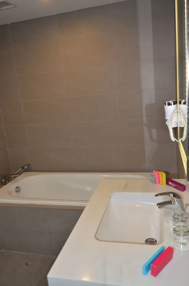 جناح عائلي بسرير مزدوج، Ibis Styles Jakarta Airport 3/3