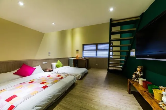 غرفة عائلية بسرير كينج وسريرين مزدوجين، LITHO Hostel 1/4