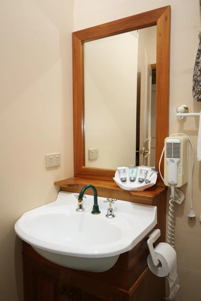 2 Bedrooms, Cottage, Double Bed, Swansea Cottages & Motel Suites 4/5