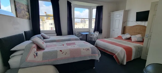 Family, 3 Beds, Marine View 4/10