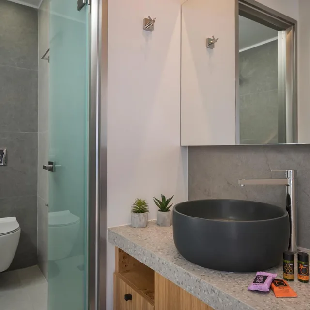 غرفة رباعية بشرفة، Central City Hotel 3/4