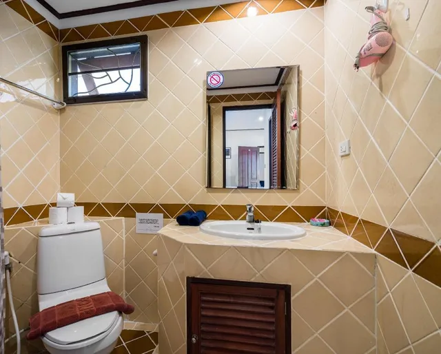 غرفة ديلوكس بسرير كينج وسرير كينج وسرير كوين بإطلالة على البحيرة بشرفة، Chaweng Lakeview Residence 4/5