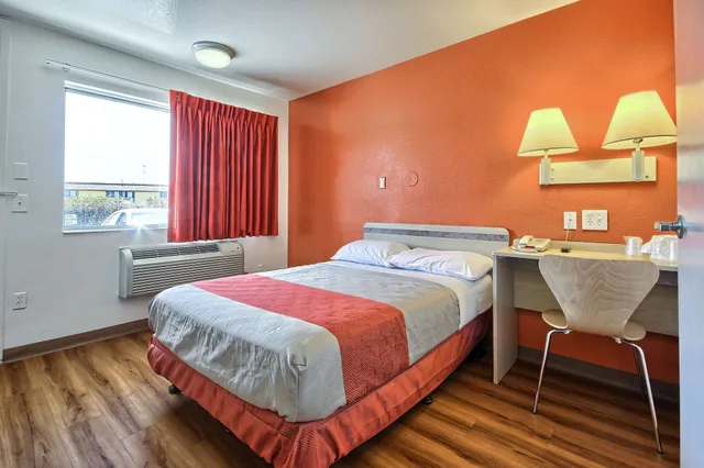 غرفة ديلوكس بسرير مزدوج لذوي الإعاقة، Motel6 Tulare, CA 3/8