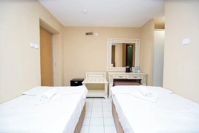جناح عائلي بسرير مزدوج وسريرين منفصلين بإطلالة على البحر، Hotel Kuc 2/10