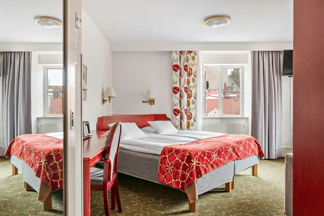 غرفة بسريرين منفصلين مع أريكة، Best Western Strand Hotel 1/1