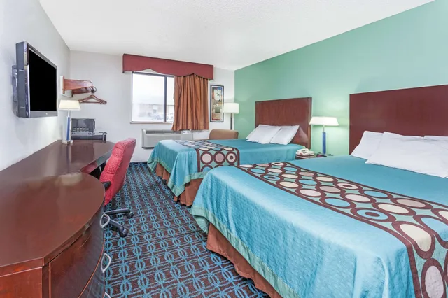 غرفة بسريرين مزدوجين، Super 8 By Wyndham Sterling Heights/Detroit Area 3/6