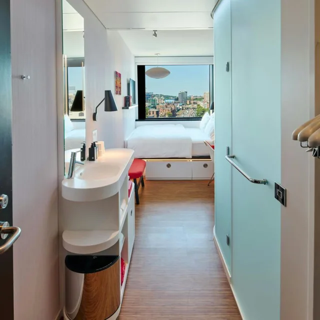 غرفة بسرير كينج بإطلالة، citizenM Boston Back Bay 6/7