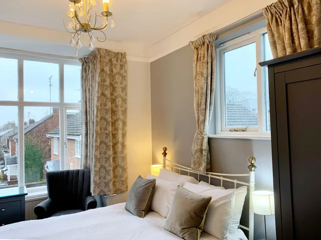 جناح بسرير كينج وسرير فردي، The Crescent Guest House 4/10
