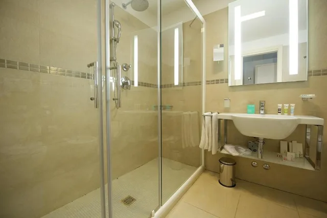 غرفة سوبيريور بسرير مزدوج، MERCURE RIMINI ARTIS 8/9