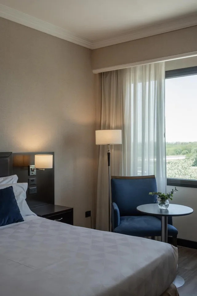 Room, King Bed, Club Floor، Holiday Inn Buenos Aires Ezeiza Airport 3/3