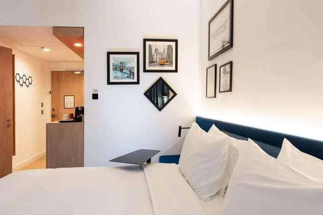 Connecting, Family, Multiple Beds، Hampton by Hilton Budapest City Centre 5/9