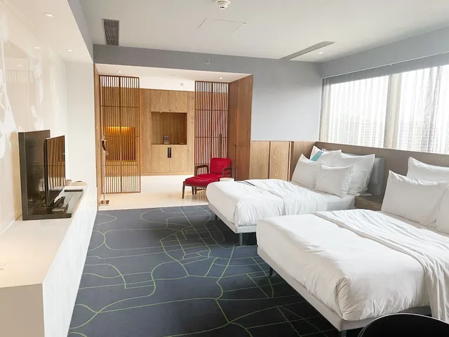 غرفة بزنس بسريرين مزدوجين بإطلالة على المدينة، Le Meridien Zhengzhou 1/8