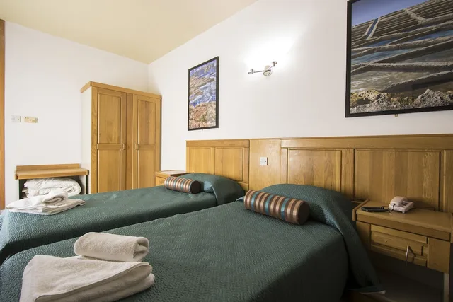 غرفة قياسية بأربعة أسرّة بشرفة، Canifor Hotel 2/3