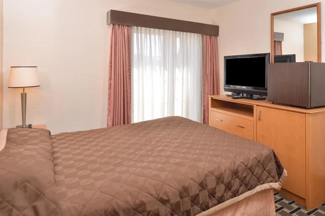 Suite, Queen Bed, Americas Best Value Inn and Suites St Cloud 1/5