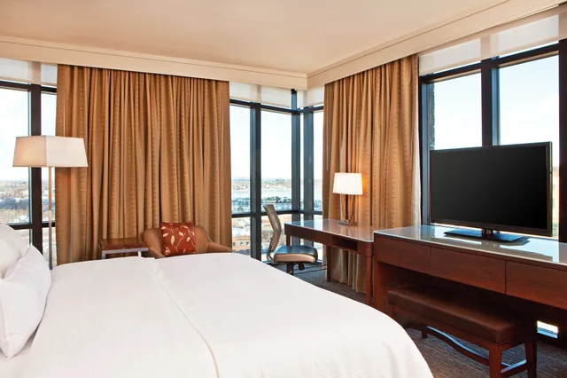 Room, King Bed, City View, The Westin Portland Harborview 3/8