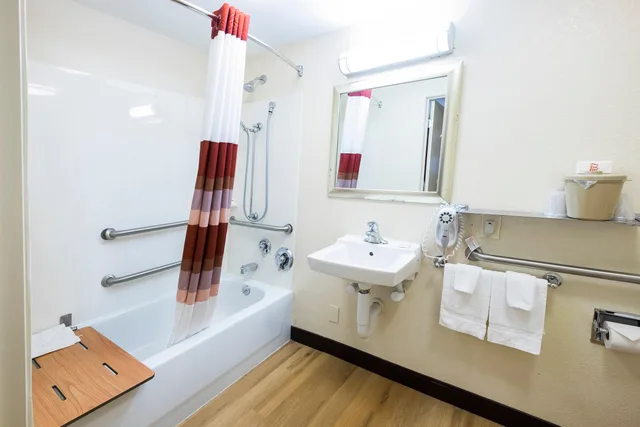 غرفة بسرير كينج، Red Roof Inn Albany Airport 2/2