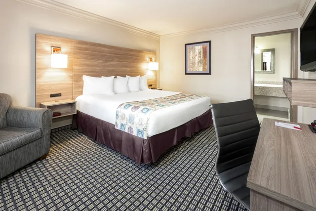 جناح استوديو ديلوكس بسرير كينج، Red Lion Inn & Suites Houston IAH Airport 1/10