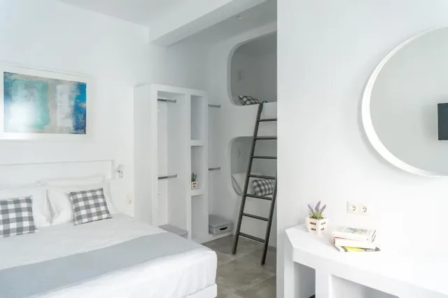 غرفة ديلوكس رباعية بسرير مزدوج وسرير بطابقين، Pelican Paros 5/6