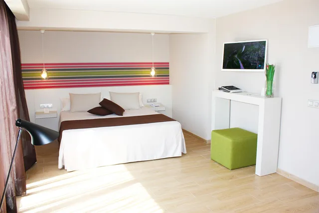 Superior, Balcony or Terrace، Alegria Plaza Paris 1/3