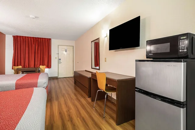 غرفة قياسية بسريرين كوين للمدخنين، Motel6 Covington, TN 1/1