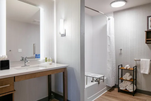 جناح بسريرين كوين بغرفة نوم واحدة مع أريكة، Homewood Suites by Hilton Dillon 2/2