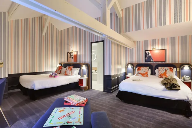 غرفة عائلية بسريرين منفصلين مع أريكة، Auberge Du Cheval Blanc 1/2