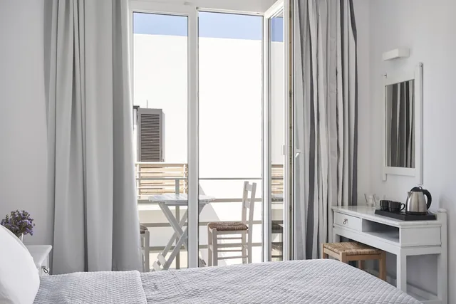 غرفة سوبيريور بإطلالة جزئية على البحر، Polos Hotel Paros 8/10