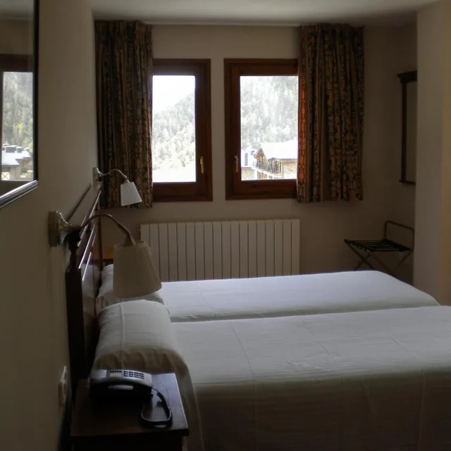 Room, Triple, Single Bed, Xalet Verdu 3/10
