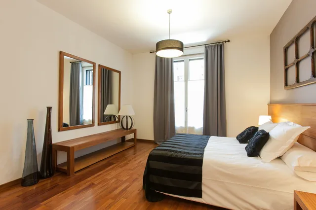 شقة ديلوكس بسرير مزدوج وسرير فردي بـ5 غرف نوم، Serennia Apartments Ramblas-Pl.Catalunya 3/10