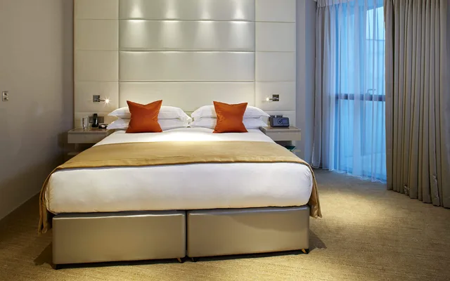 River View Luxury Two Bedroom Apartment, Cheval Three Quays 1/3