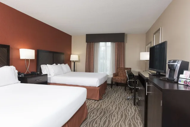 Standard, 2 Queen Beds, Holiday Inn Express Hotel Suites Grand Rapids North 1/6