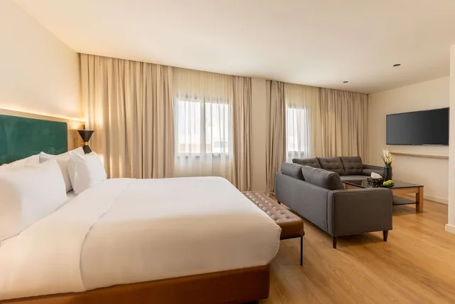 جناح بسرير كينج مع أريكة، Best Western Plus Casablanca City Center 1/3