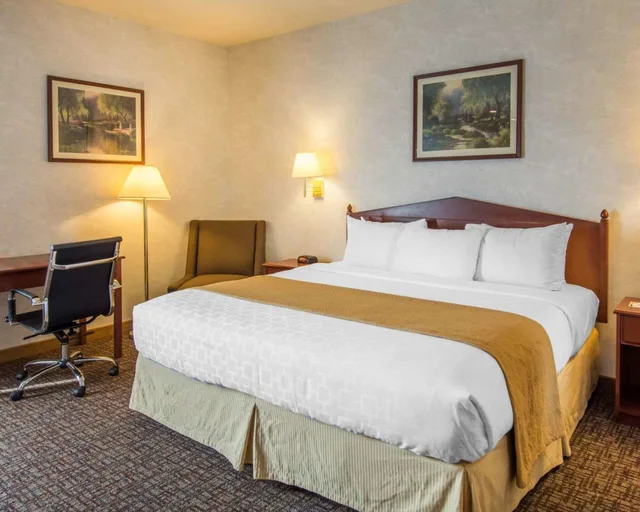 غرفة بسرير كينج لذوي الإعاقة، Garner Hotel Liberty Lake by IHG 1/4
