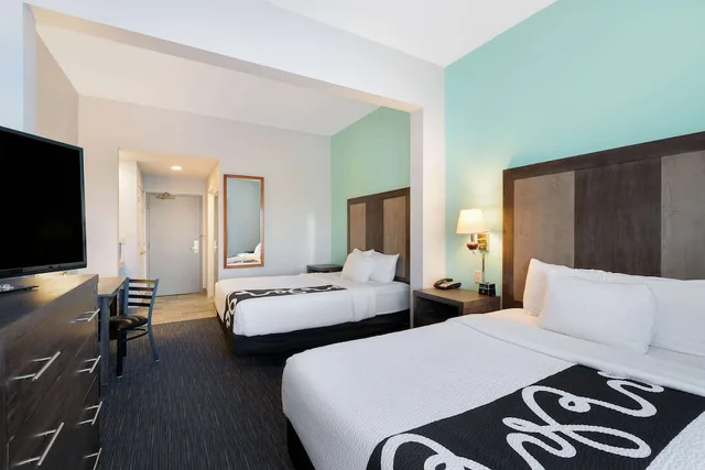 غرفة بسريرين مزدوجين، La Quinta Inn & Suites by Wyndham Omaha Airport Downtown 1/1