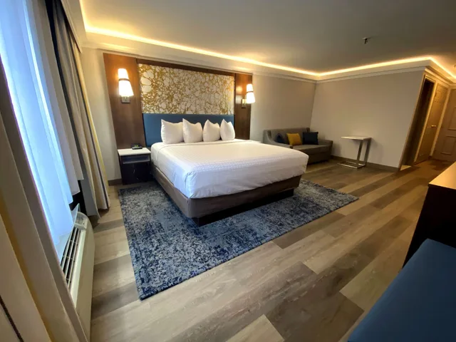 غرفة قياسية بسرير كينج مع أريكة، The Westfield Inn, BW Signature Collection 6/10