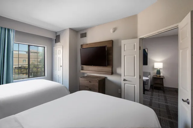 جناح بسريرين كوين بغرفة نوم واحدة، Staybridge Suites Phoenix-Glendale 3/4