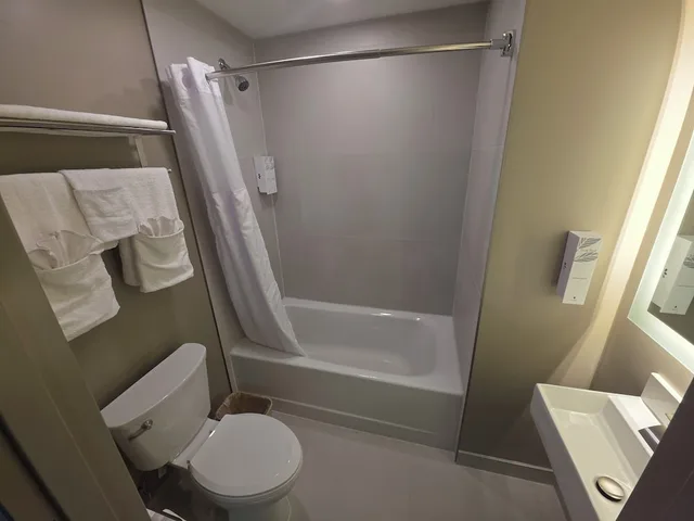 غرفة ديلوكس بسرير كينج بمطبخ، Red Roof Inn Sutton 3/4