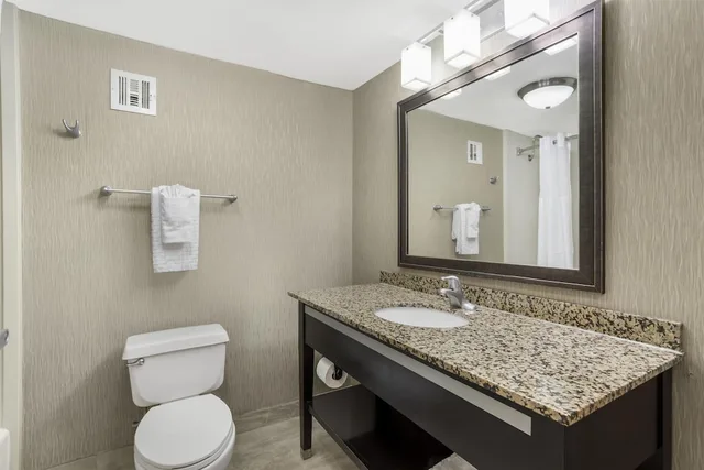 غرفة قياسية بسريرين كوين، Best Western Plus Tallahassee North Hotel 4/4