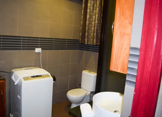 شقة ديلوكس بسرير كينج وسريرين منفصلين بغرفتي نوم، Al-Minhaj Service Apartments 4/5