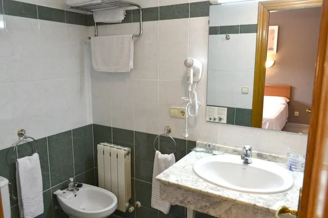 Room, Double Bed, Hotel Maria de Molina 5/7
