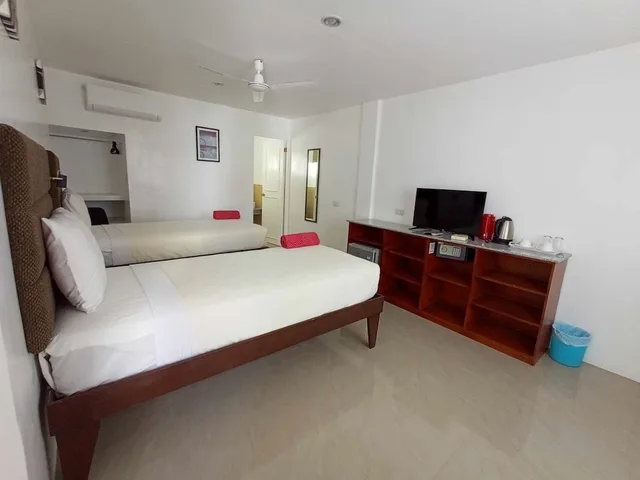 غرفة ديلوكس بسريرين منفصلين، Heartland Hotel Service Rooms And Apartments 1/3